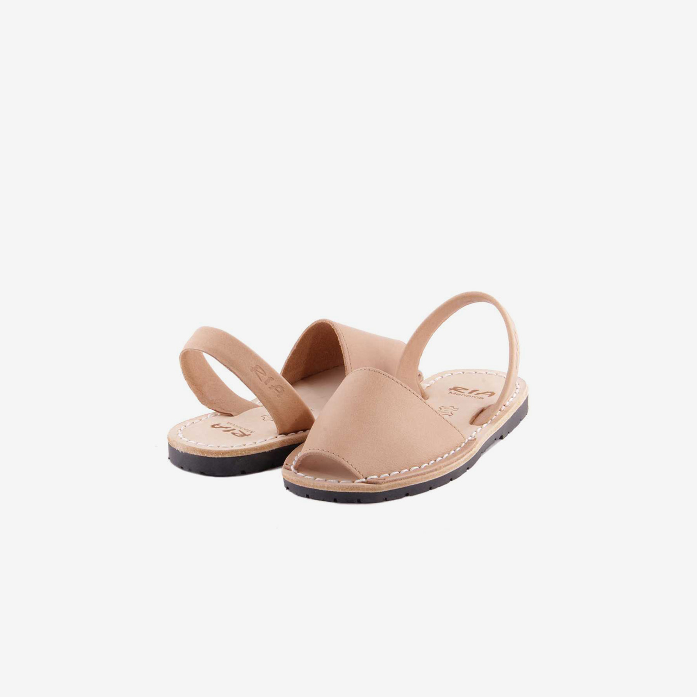 Sandalia menorquina en piel de color camel