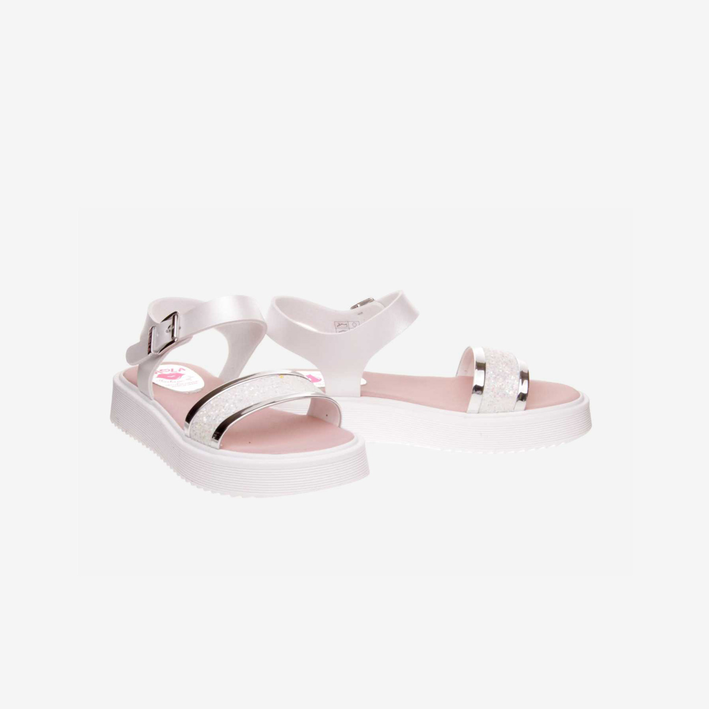 Sandalia niña blanca de Pablosky con cierre de hebilla.