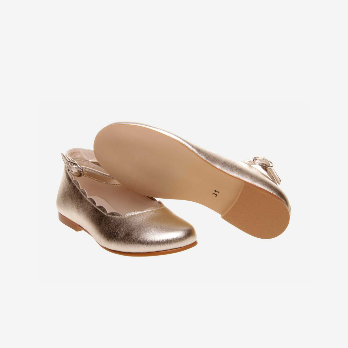 Mercedes de niña con hebilla en oro.