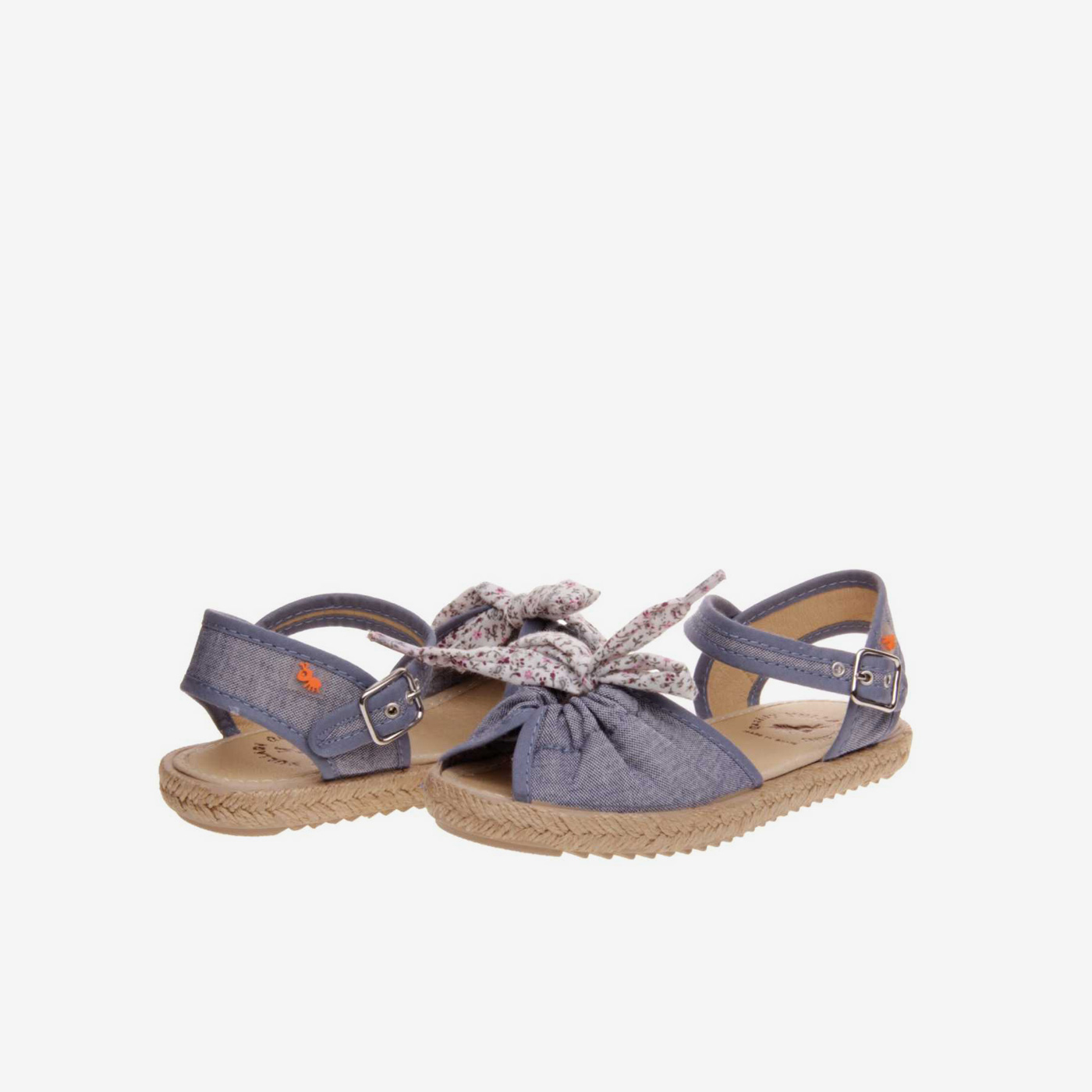 Sandalias niña de tela com hebilla.