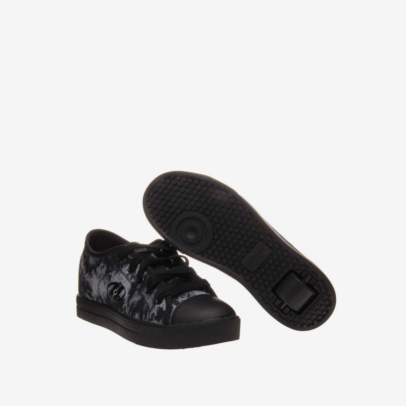 Deportiva de ruedas de niño con cordones.