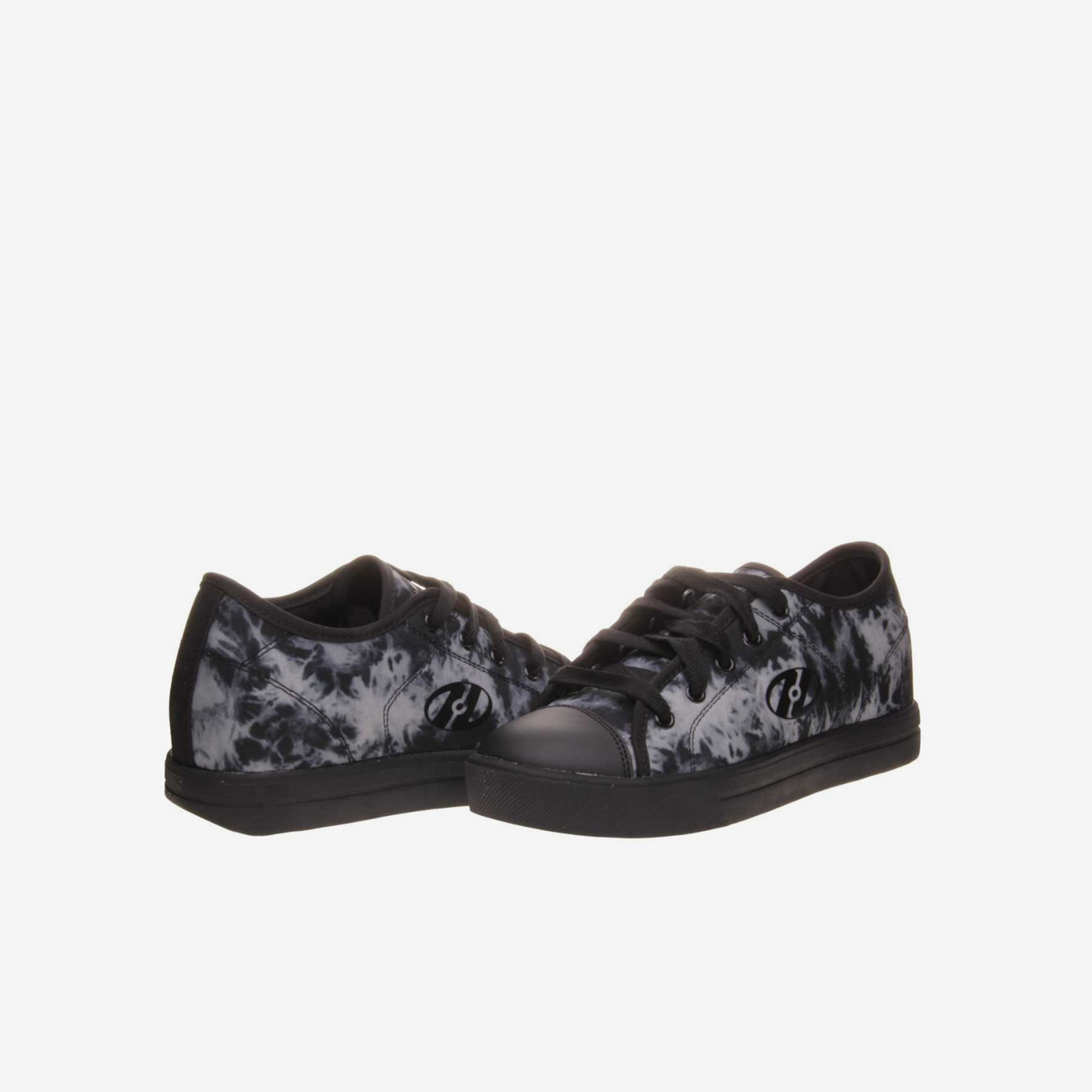 Deportiva de ruedas de niño con cordones.