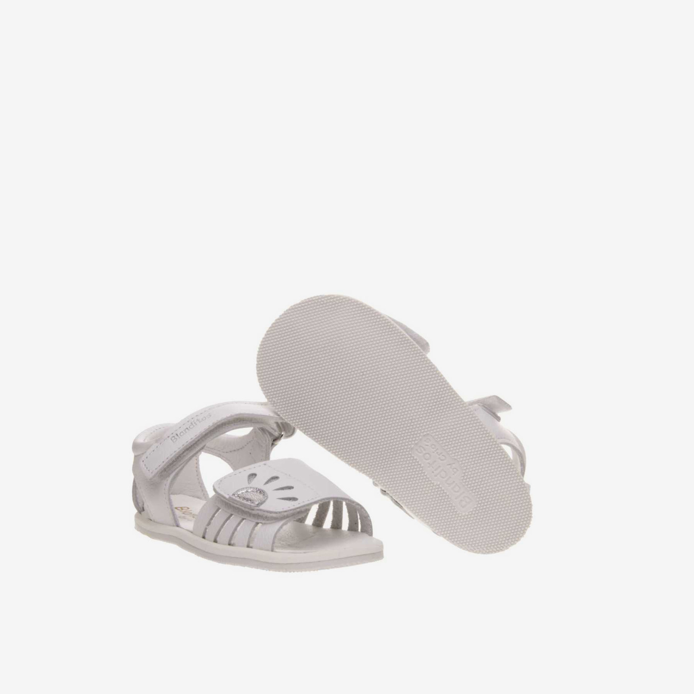 Sandalia de niña respetuosa con velcros.