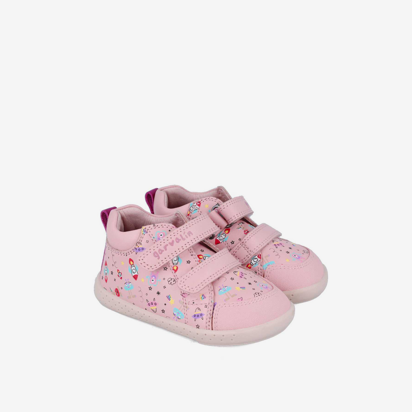 Bota respetuosa de niña con cierre de velcro y puntera reforzada.