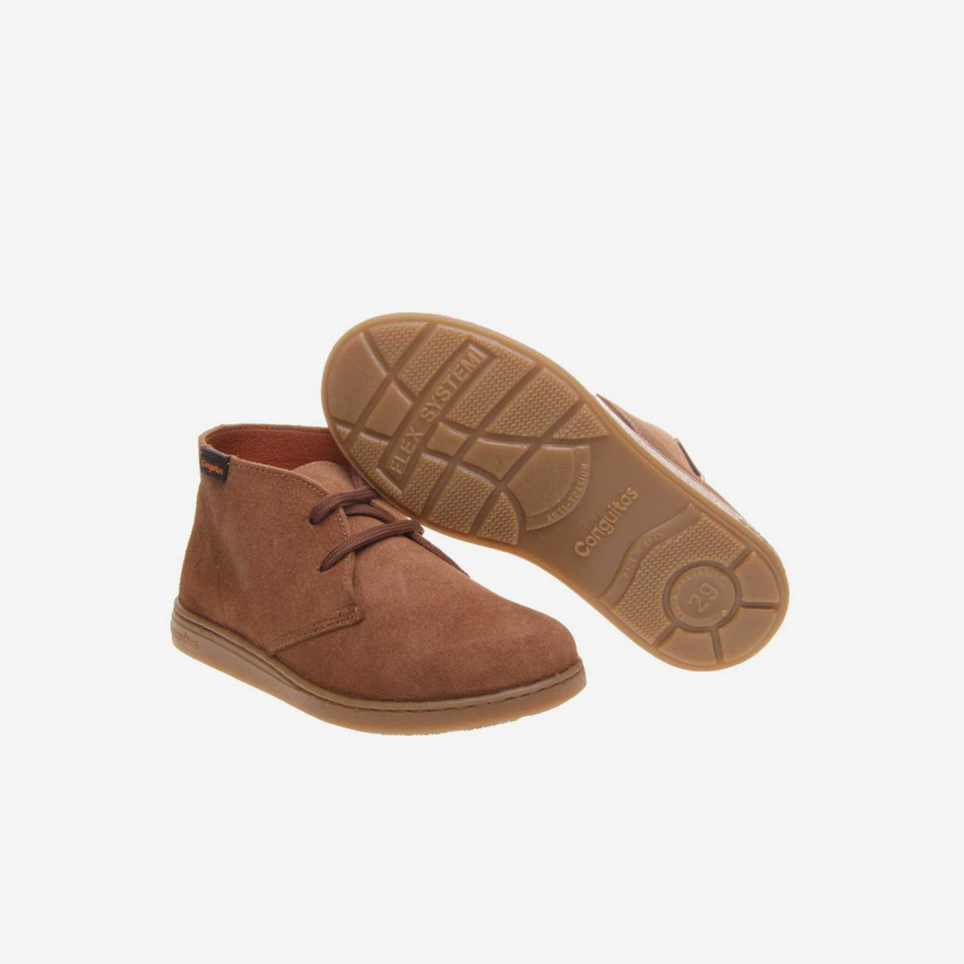 Bota niño en serraje camel con cordón.