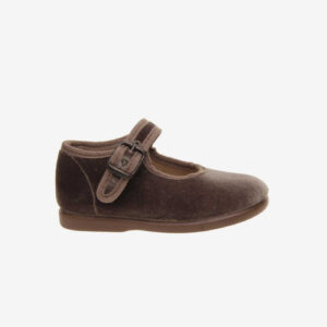 Merceditas para niña en etapa preandante de la firma Batilas. con hebilla, ajustándose perfectamente al pie. El acabado del zapato es de serraje aterciopelado. 