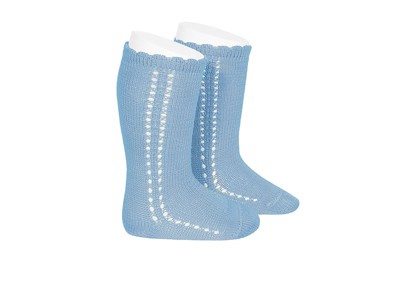 Calcetín alto calado celeste, de Cóndor