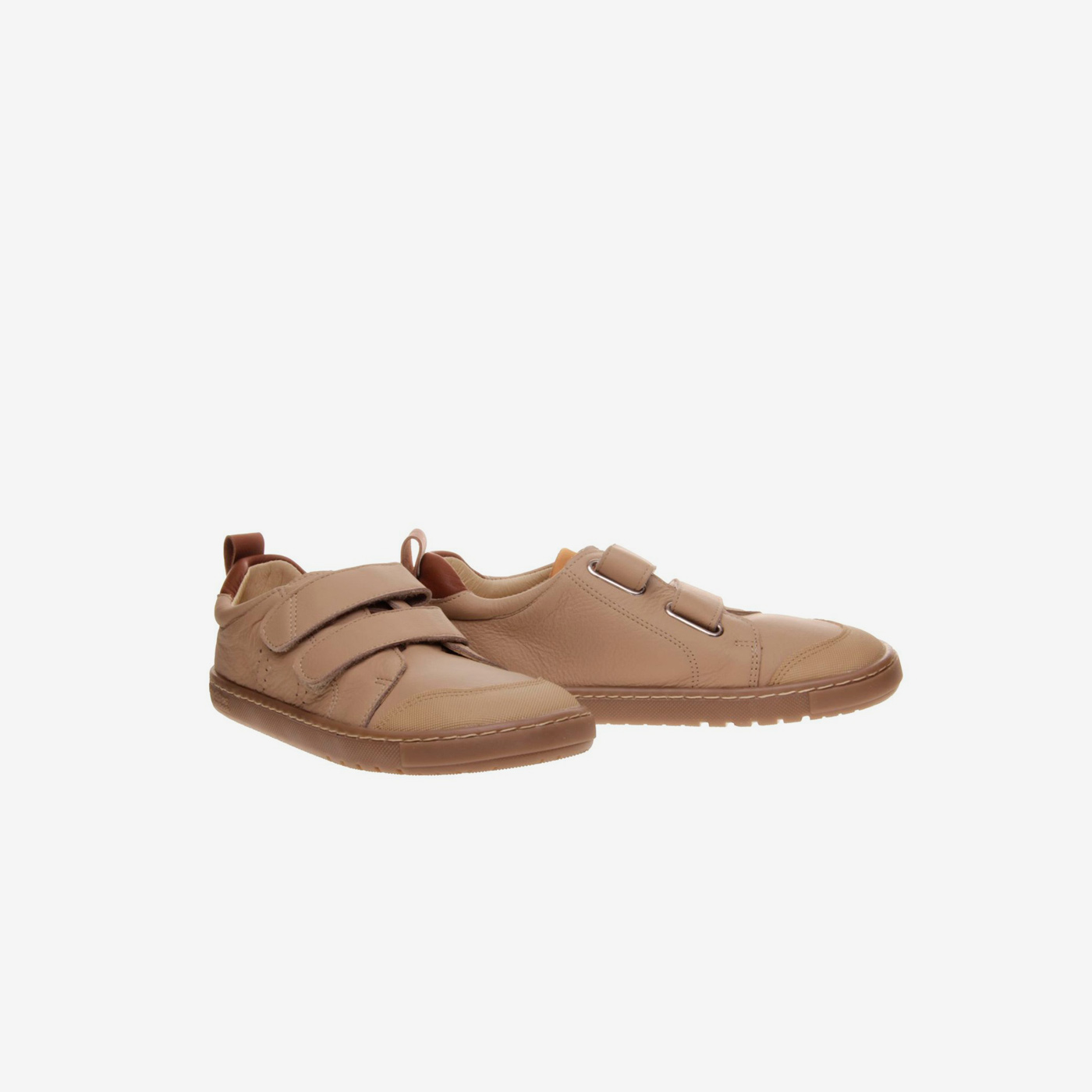 Deportivo barefoot en color camel, de Blanditos