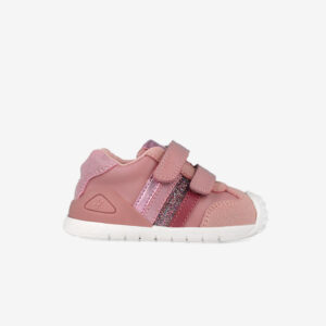Botita Biomecanics de color rosa con puntera reforzada y suela flexible. Ideal para guardería: segura, ligera y transpirable.