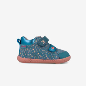 Botitas Garvalín con suela flexible, puntera reforzada y doble velcro. Estilo alegre y seguridad para los primeros pasos de tu pequeña.