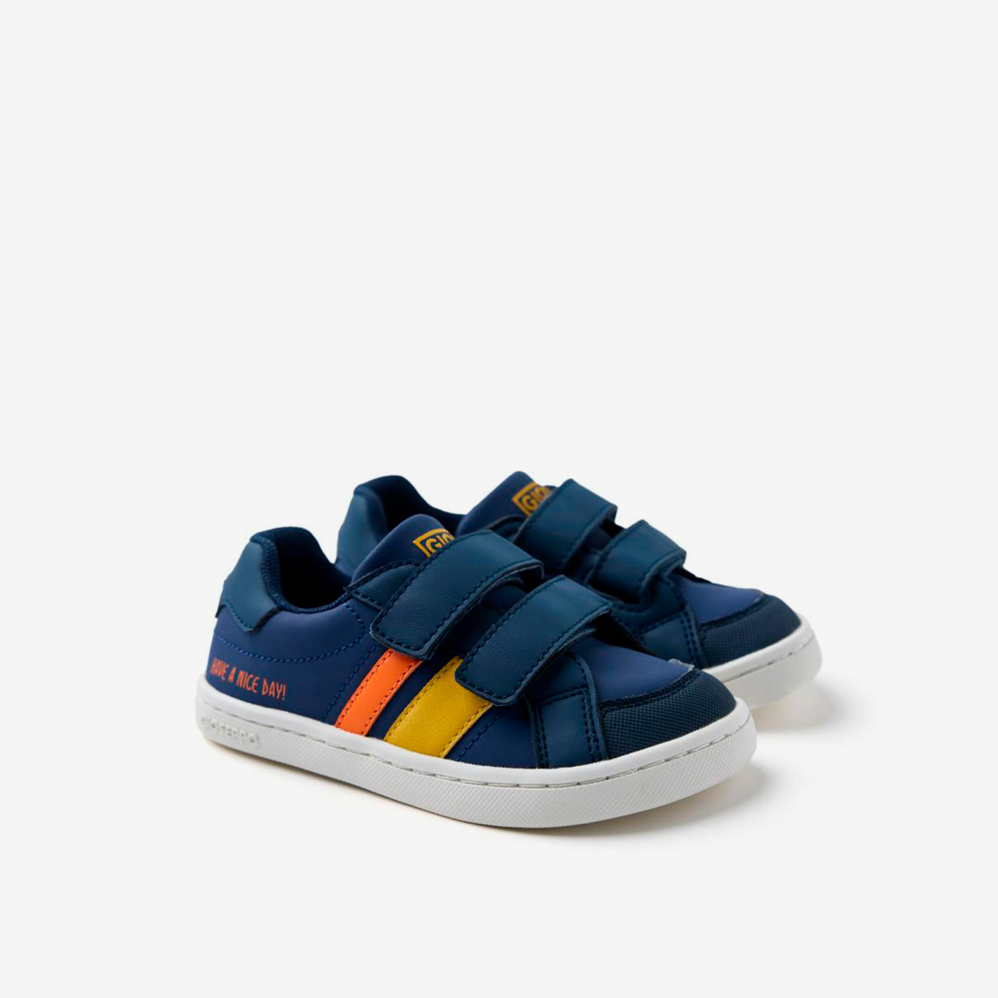 Deportiva respetuosa urbana retro de Gioseppo en azul marino