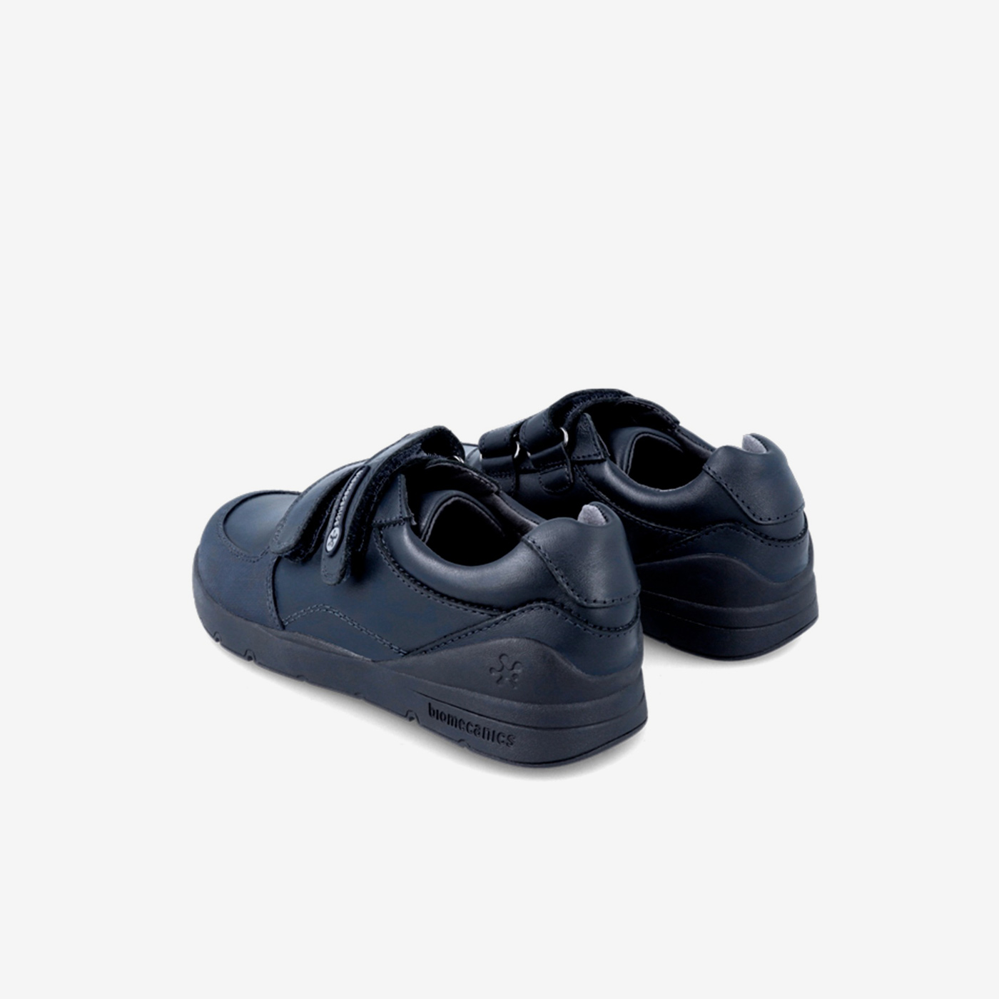 Zapato colegial de niño con doble velcro en azul marino.