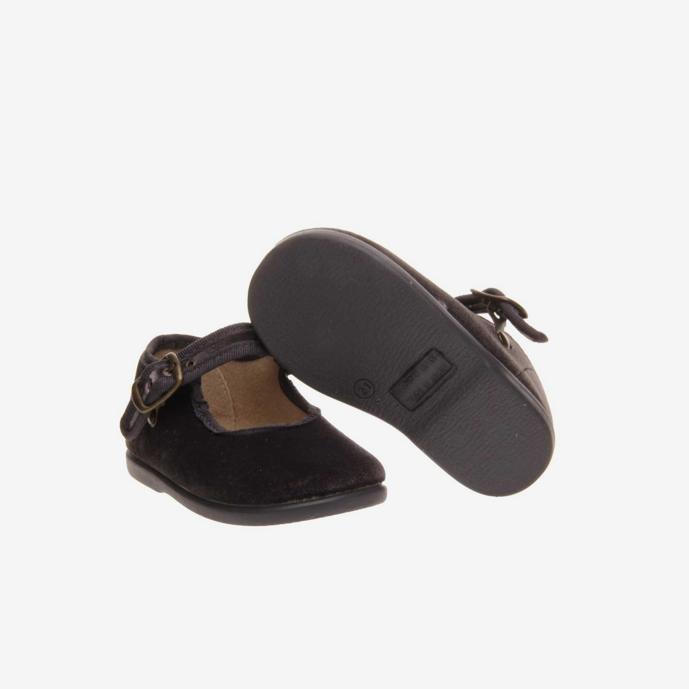 Mercedes niña en serraje gris con hebilla.