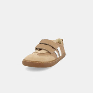 Blanditos deportivas respetuosas en niño camel con rayas blancas, flexibles y cómodas