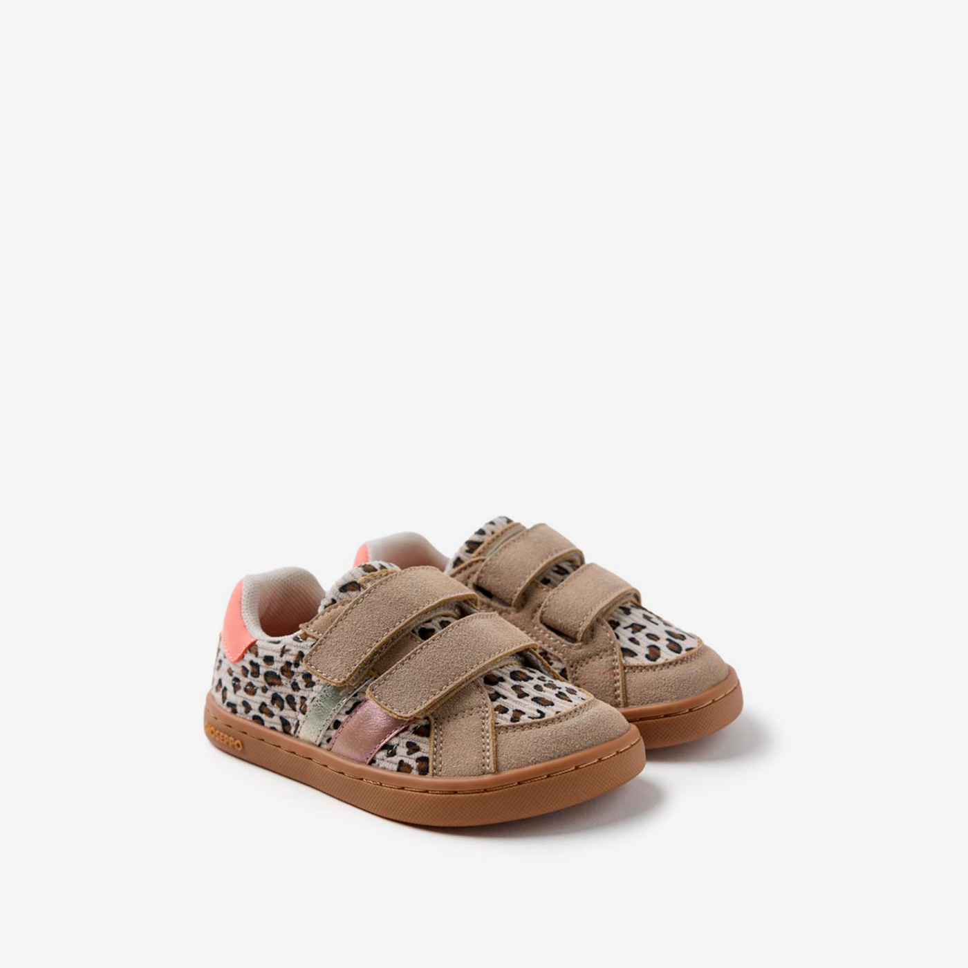 Deportiva respetuosa urbana con animal print, de Gioseppo