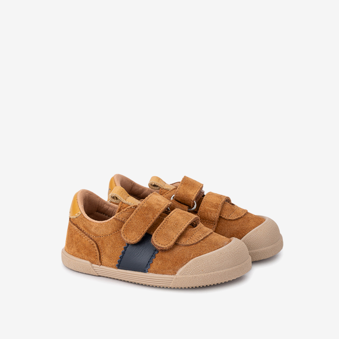 Deportiva respetuosa Igor camel. Comodidad y autonomía para su día a día