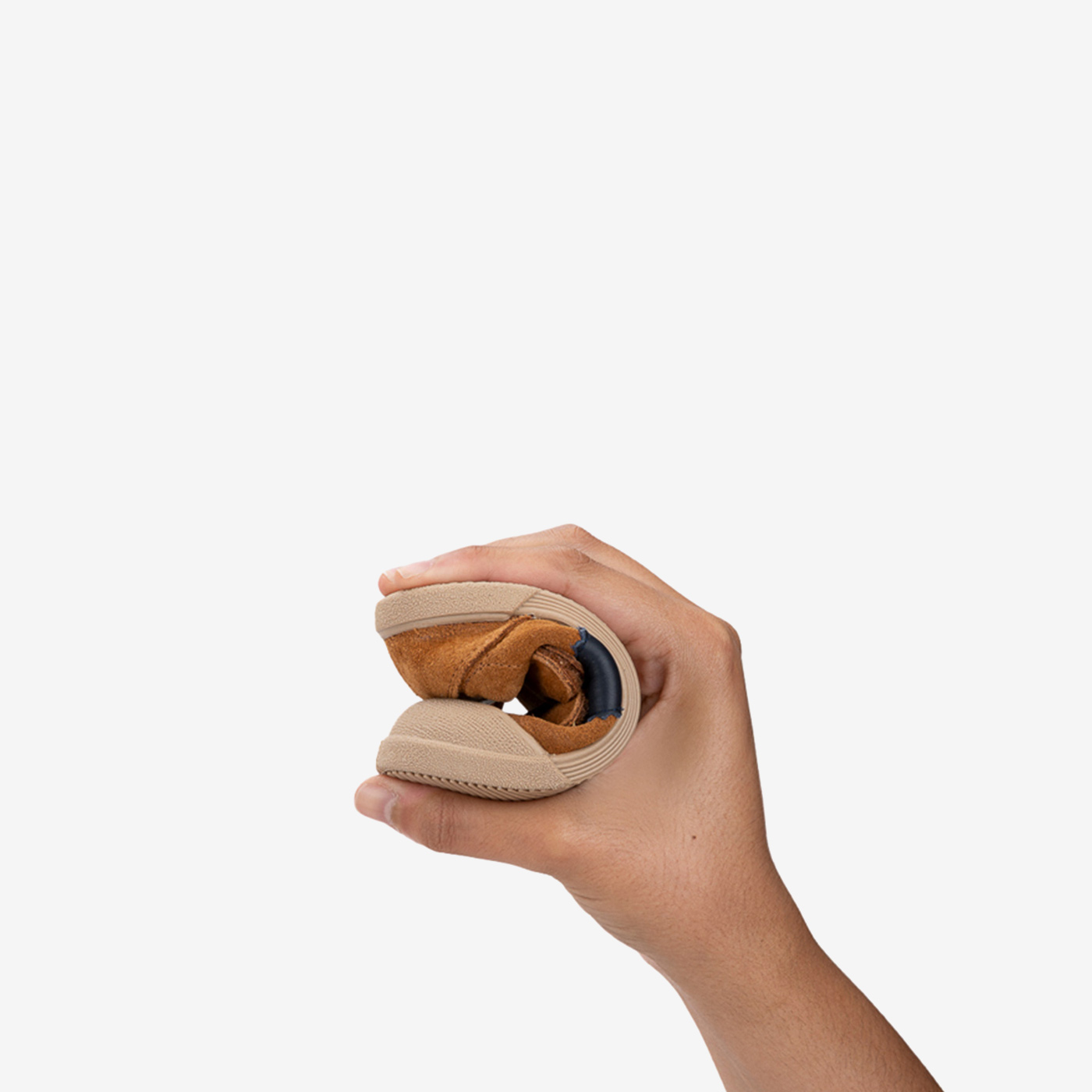 Deportiva respetuosa Igor camel. Comodidad y autonomía para su día a día