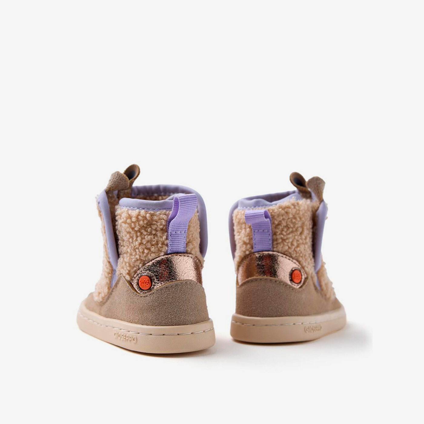 Divertida botita de Gioseppo con diseño de muñeco