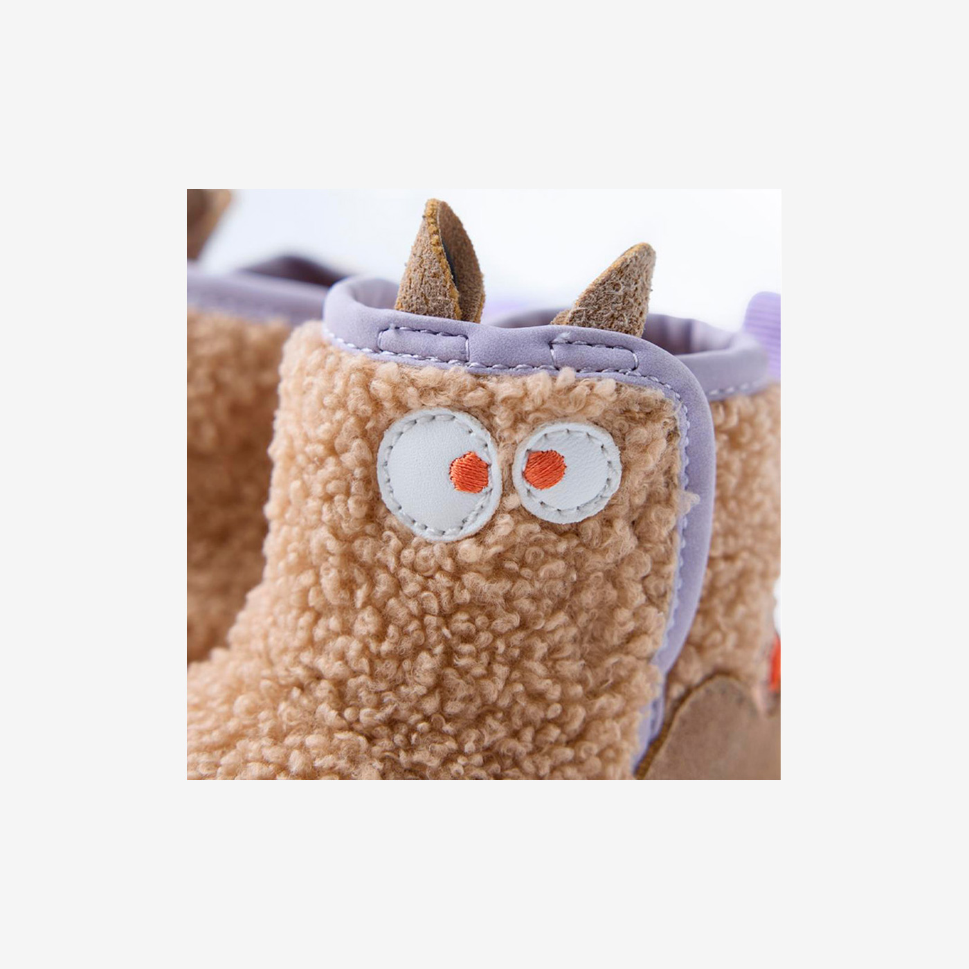 Divertida botita de Gioseppo con diseño de muñeco